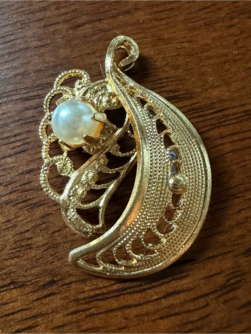 Western Germany Gold-Tone Faux Pearl Accent Pendant - Elegant Leaf Design